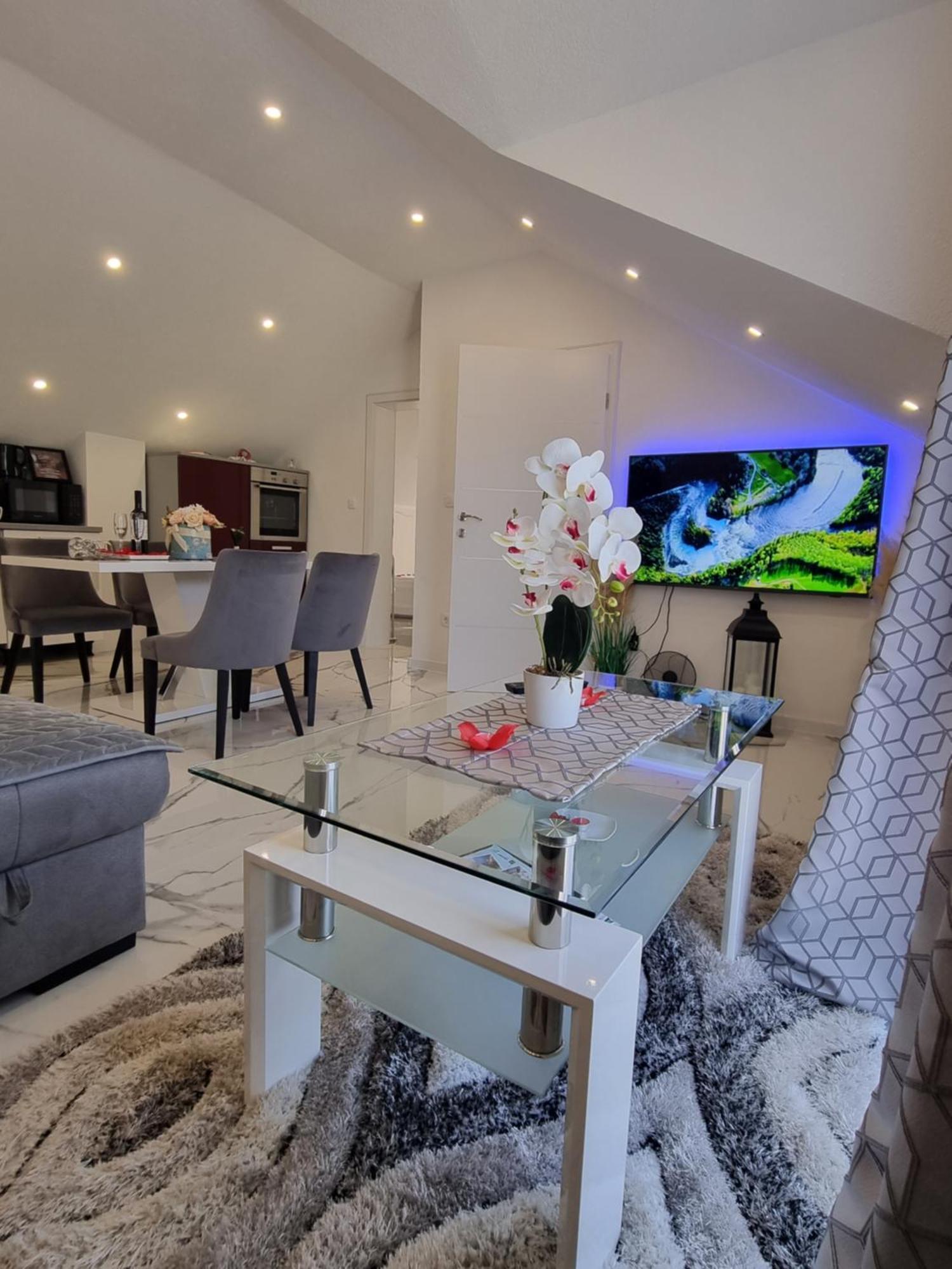 Luxury Apartment Megy Otočac Exteriör bild