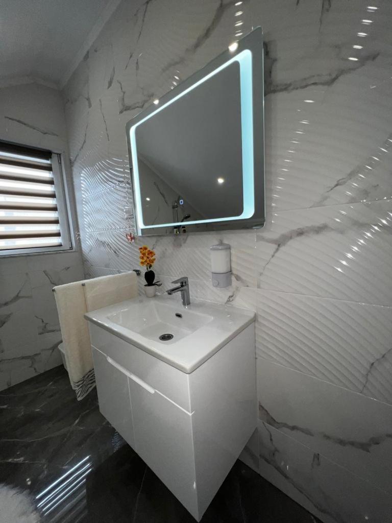 Luxury Apartment Megy Otočac Exteriör bild