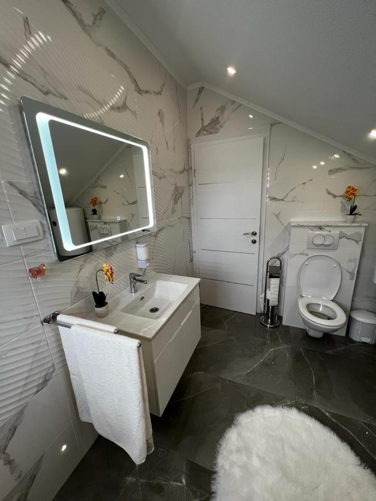 Luxury Apartment Megy Otočac Exteriör bild