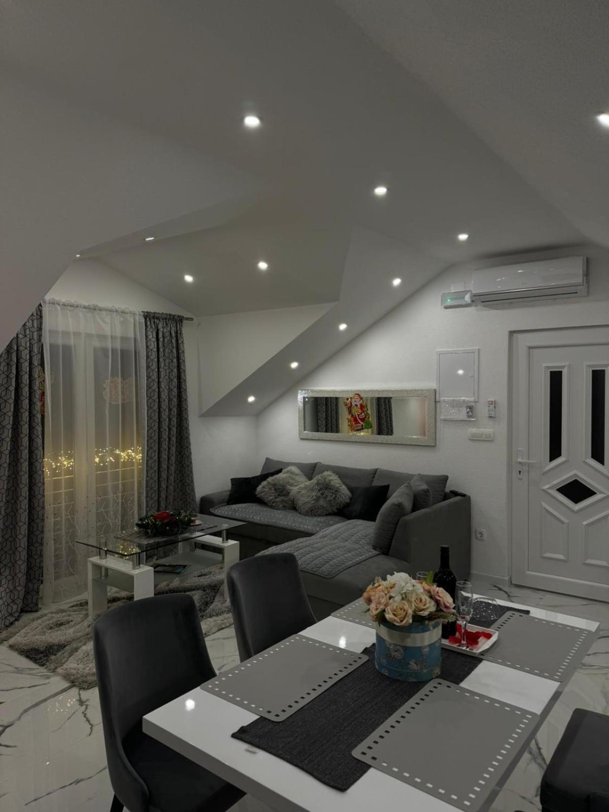 Luxury Apartment Megy Otočac Exteriör bild